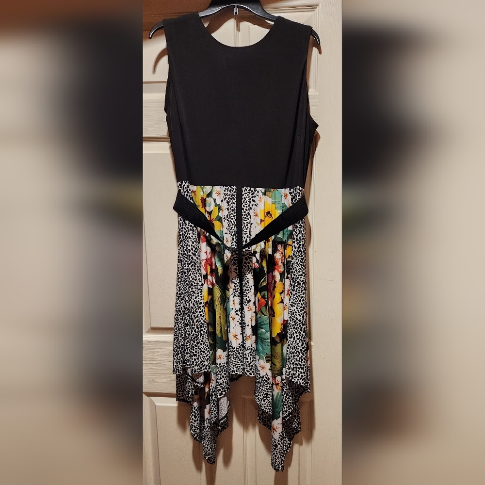 Casual Dress by Danny and Nicole, Black and floral bottom Size 18